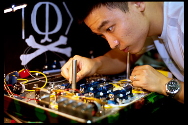 Qin Liu assembles faked-state generator